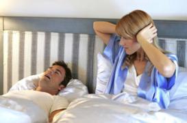 Les ronflements gâchent les nuits de 7 Français sur 10